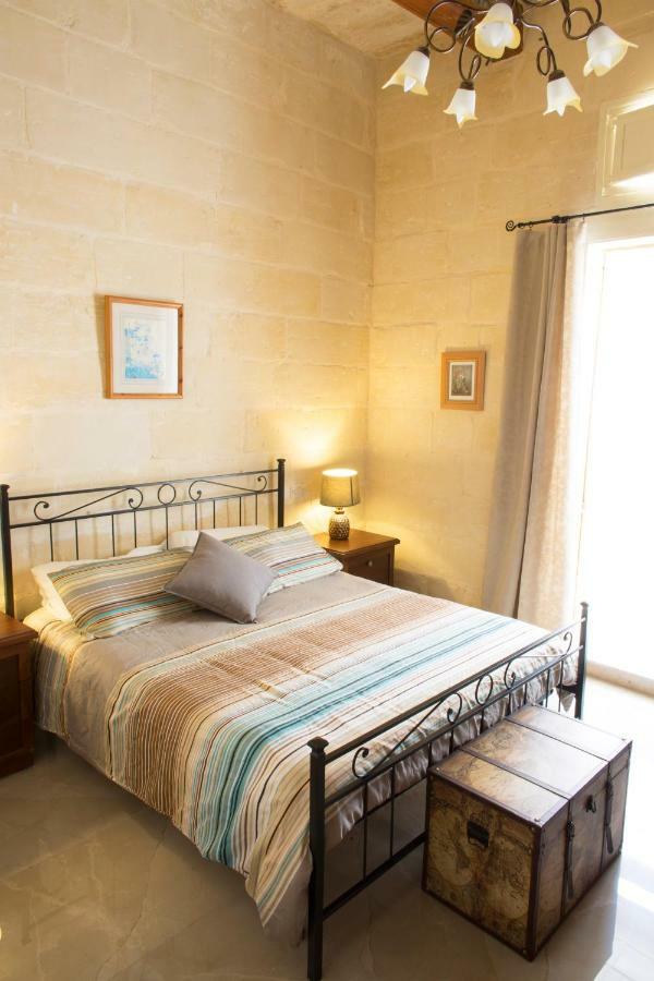 Maltese Town House Sliema Villa ภายนอก รูปภาพ
