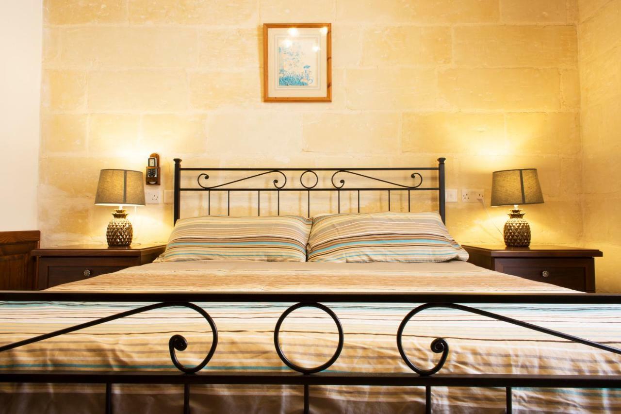 Maltese Town House Sliema Villa ภายนอก รูปภาพ