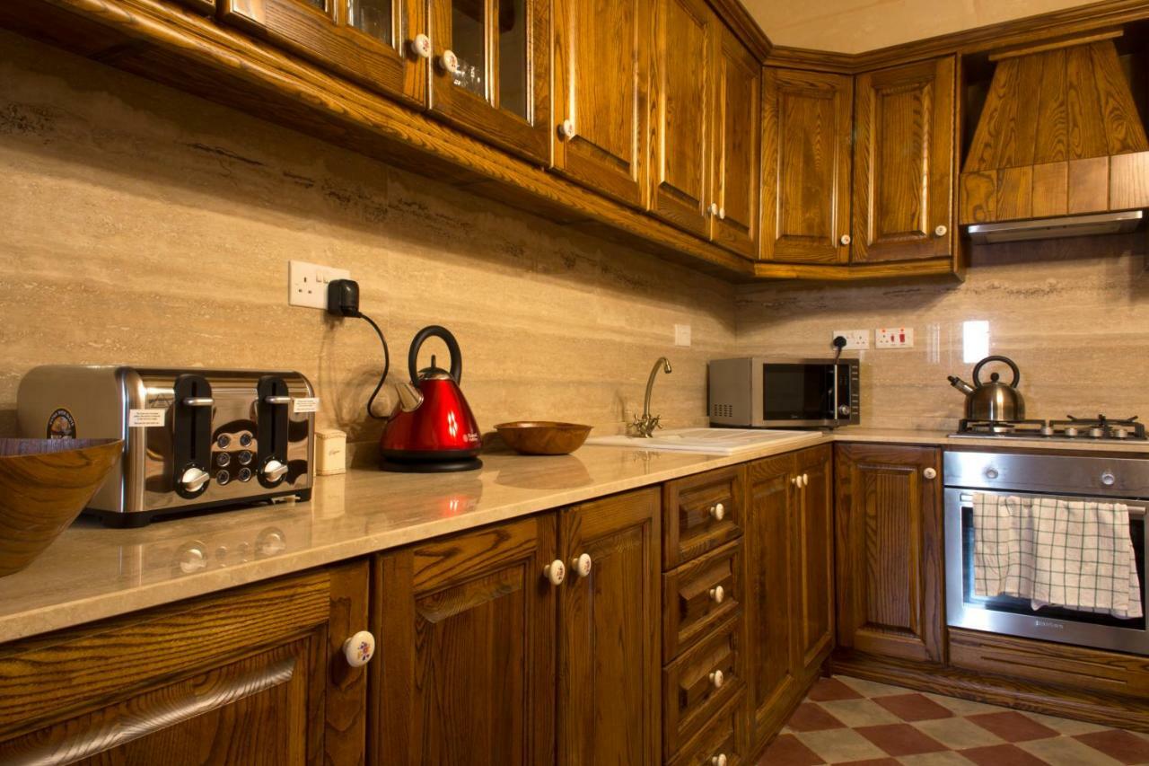 Maltese Town House Sliema Villa ภายนอก รูปภาพ