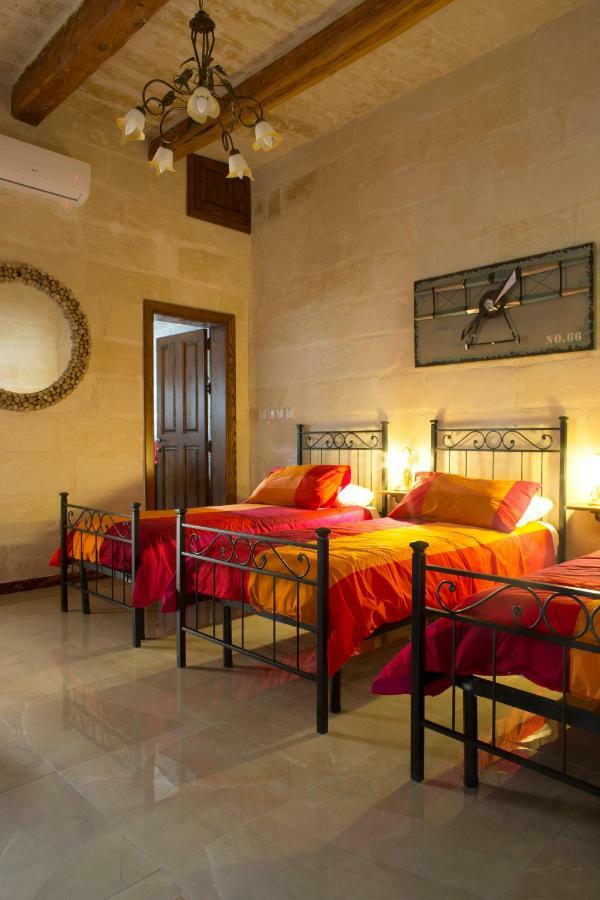 Maltese Town House Sliema Villa ภายนอก รูปภาพ