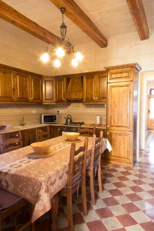 Maltese Town House Sliema Villa ภายนอก รูปภาพ