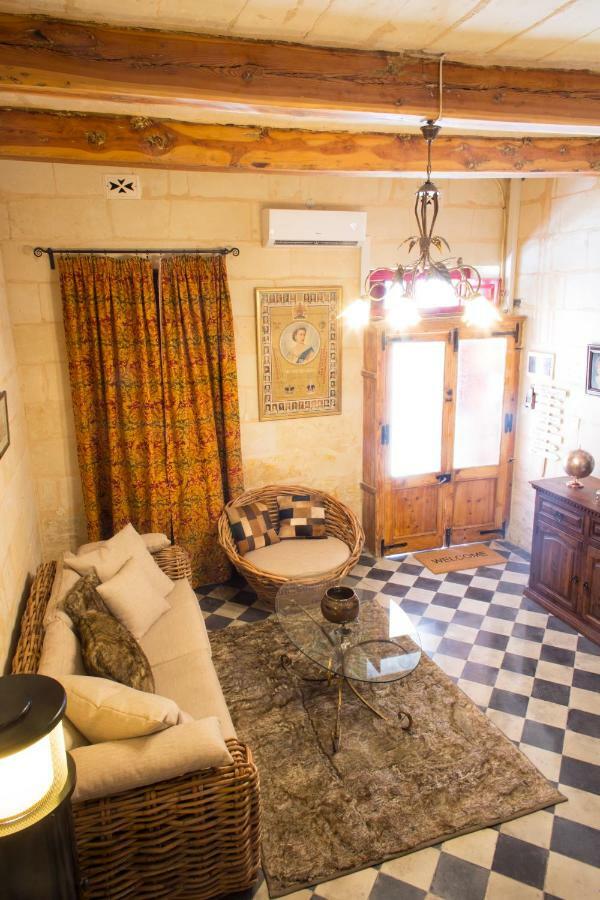 Maltese Town House Sliema Villa ภายนอก รูปภาพ